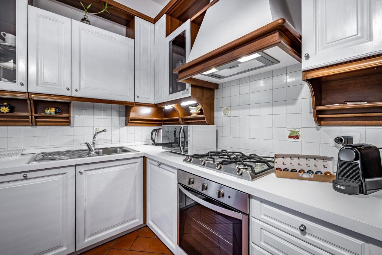 Yid Elegant Apt With Garage Флоренция Экстерьер фото